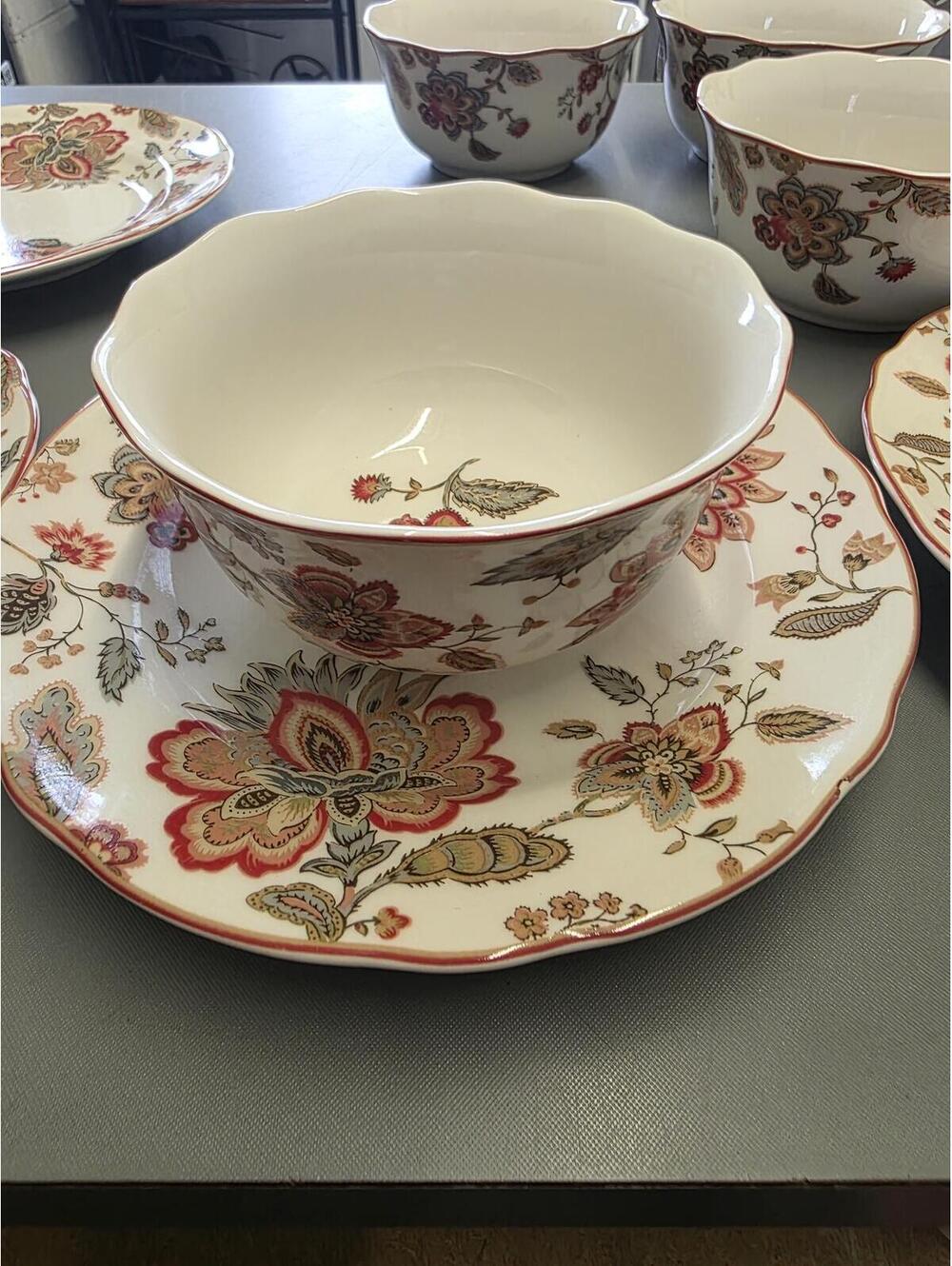 222 Fifth “Winter Floral Red” 4 Plate & Bowl Set beautiful gold & red tones